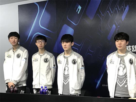 更是背景之 更是背景之