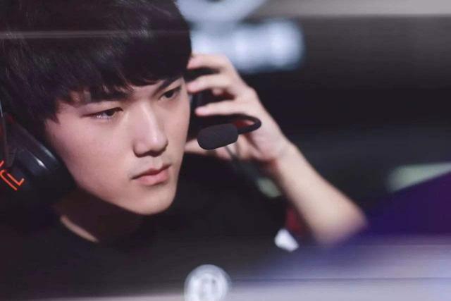 一脚干净的 一脚干净的